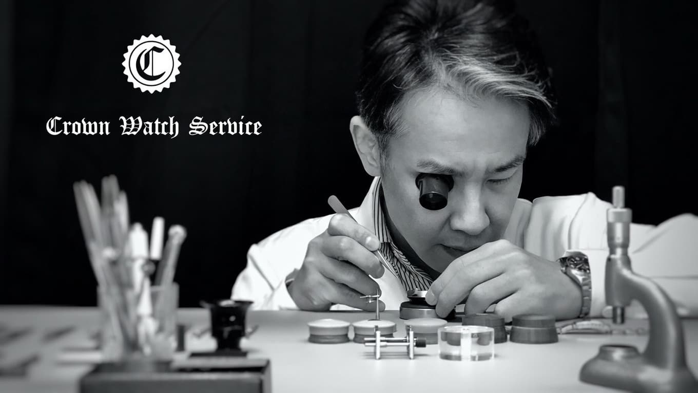 ロレックスを修理している職人