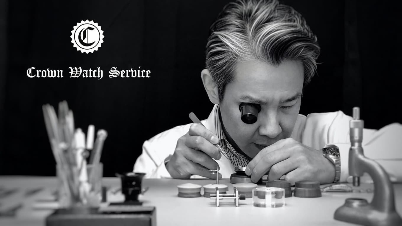 ロレックスを修理している職人